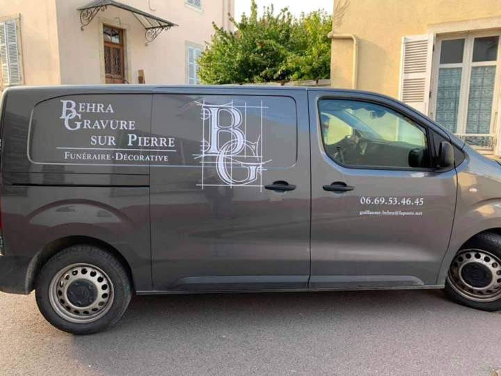 Déco personnalisée lettres et logos  en adhésif  Bourgogne