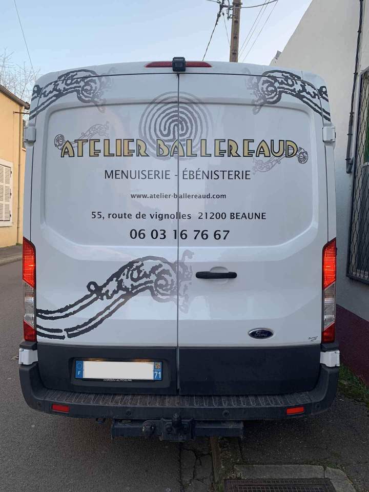 Décor covering partiel en impression numérique et adhésif Bourgogne