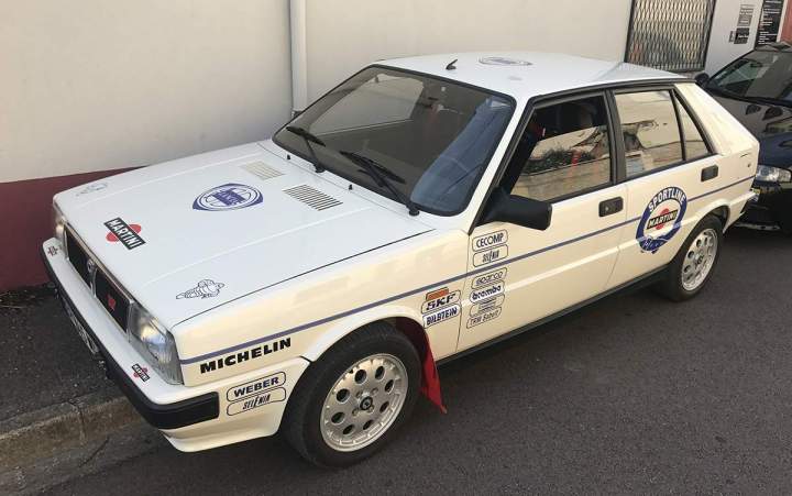 Décor en adhésif teinté masse