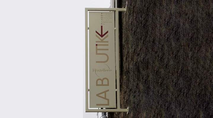 Enseigne drapeau ALU peinte avec décor adhésif Bourgogne