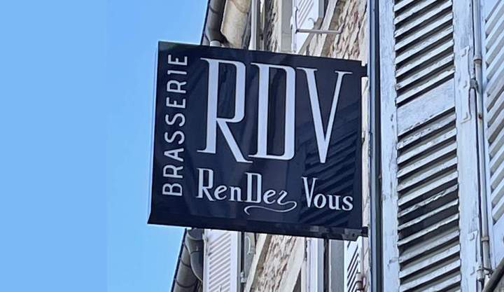 Enseigne drapeau alu peinte lettres ajourées plexi et leds Bourgogne