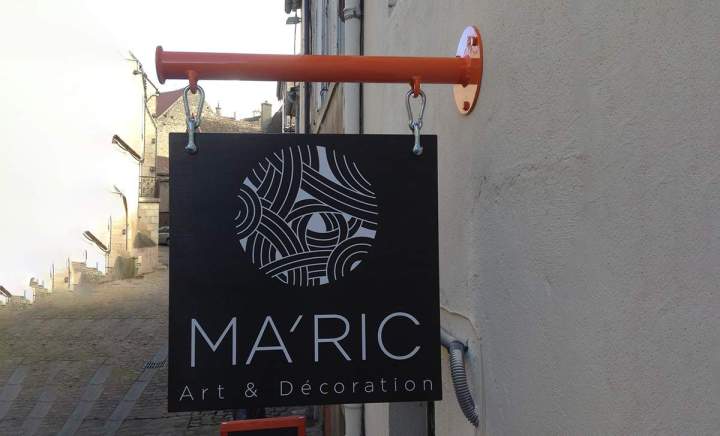 Enseigne drapeau fer peinte avec décor adhésif Bourgogne     