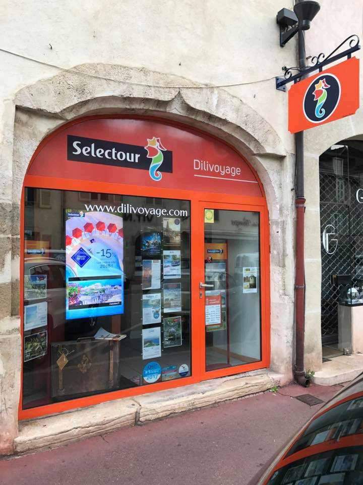 Enseigne drapeau peinture et adhésif, adhésif microperforé impression numérique 