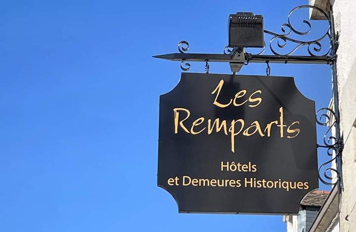 Enseigne ferronnerie  en peinture Bourgogne     