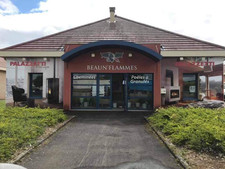 Façade habillée avec panneaux aludibond, décor en impression numérique Bourgogne