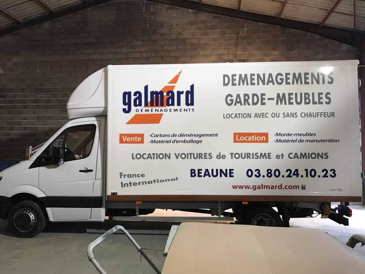 Lettres et logos en adhésif teinté masse Bourgogne