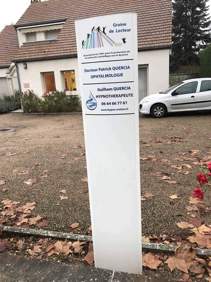 Mini totem avec décor adhésif et impression numérique Bourgogne