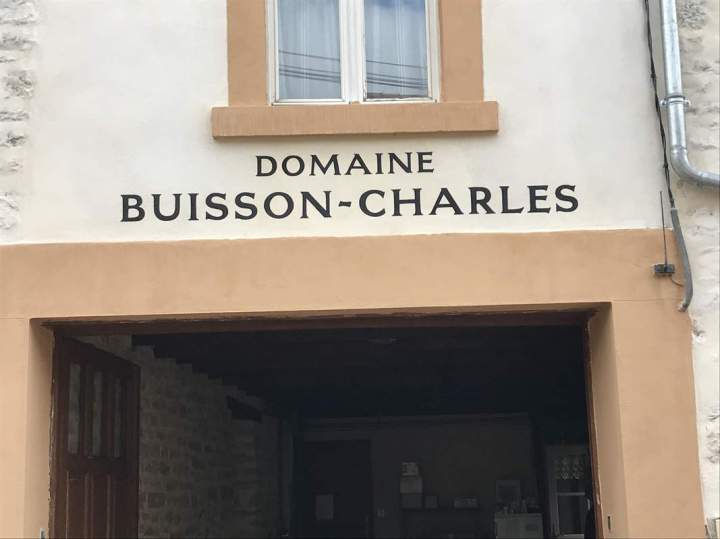 Mise en peinture de lettres sur façade caves (2)