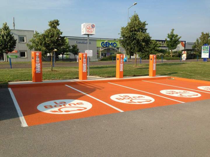 Mise en peinture fonds et décors sur places parking