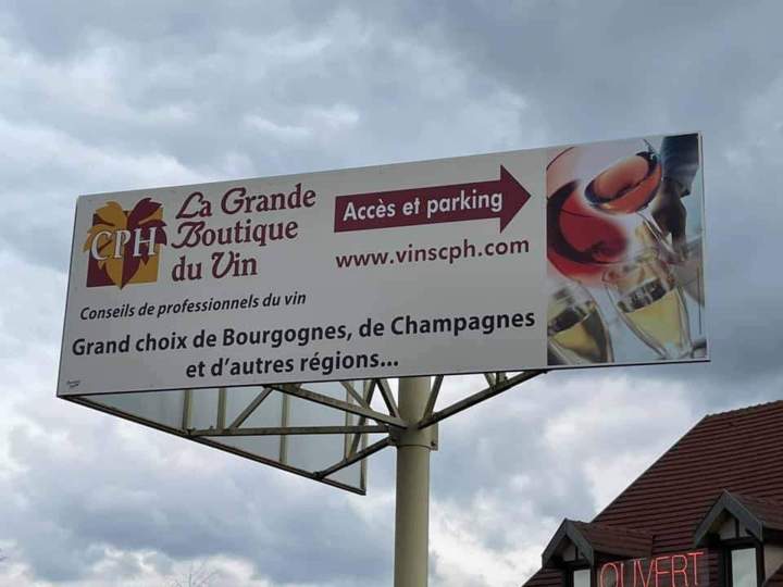 Panneau aludibond 3 mm avec décor impression numérique plastifié sur ossature totem Bourgogne