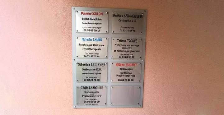 Panneau aludibond avec panneaux plexi et décor adhésif