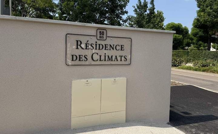 Panneau plexi 8mm avec décor adhésif