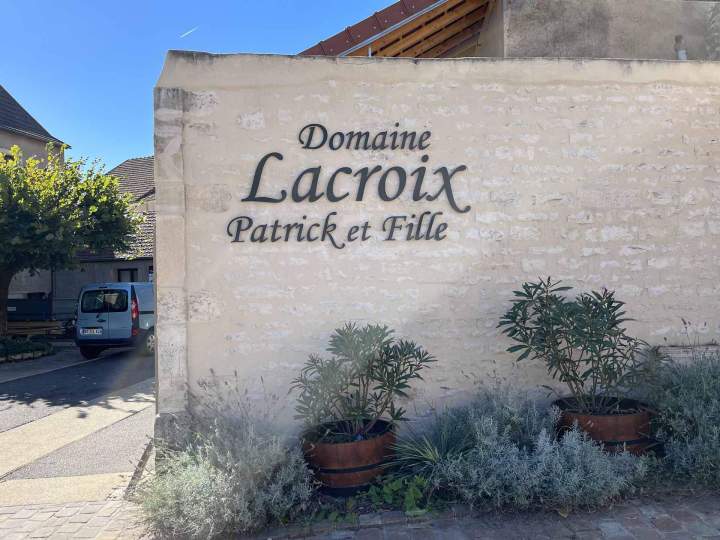 Pose sur façade de lettres pvc 19mm teinté masse noir Bourgogne