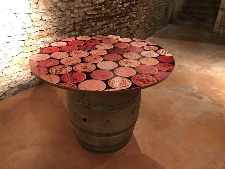 Tonneau table avec décor covering adhésif Bourgogne   