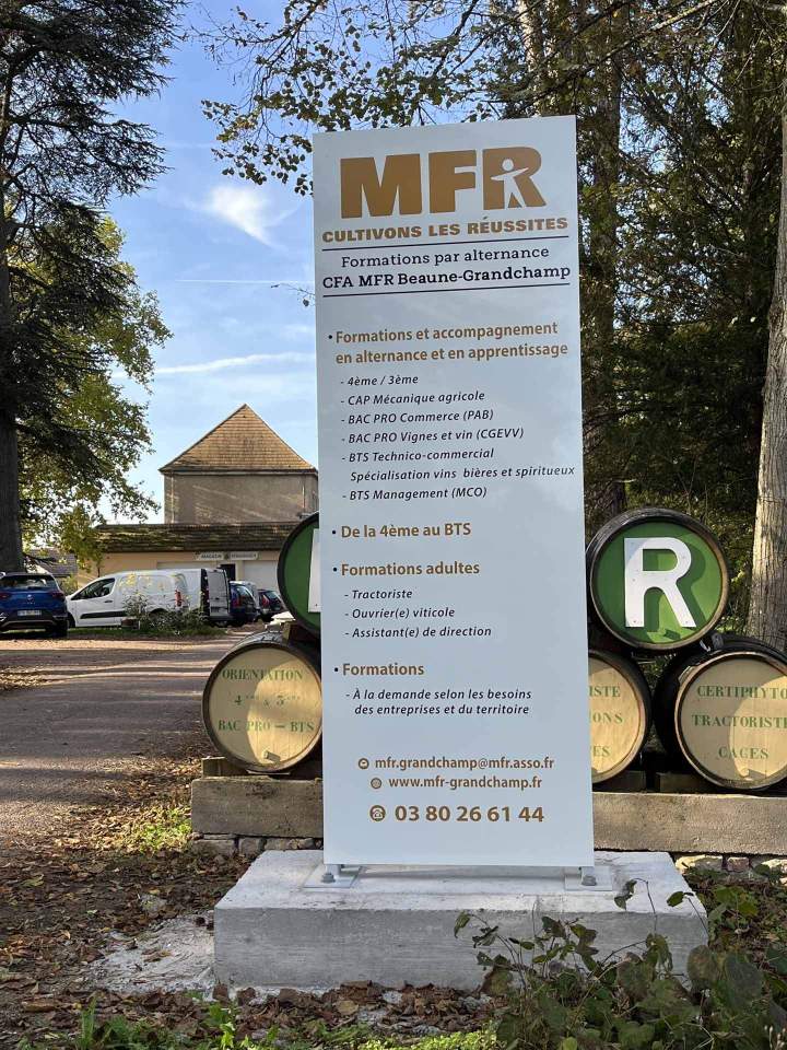 Totem alu avec décor adhésif Bourgogne