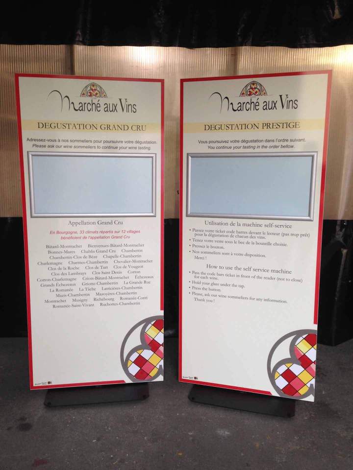 Totem intérieur avec cadre clic porte affiche et décor adhésif Bourgogne
